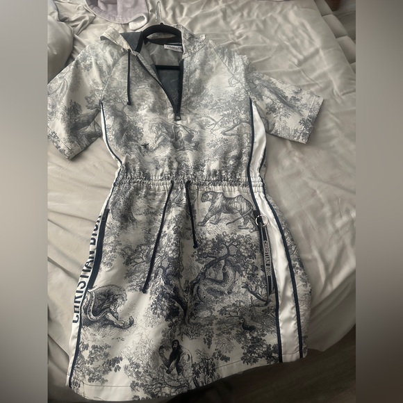 Dior Short Hooded Dress - Picture 4 of 6